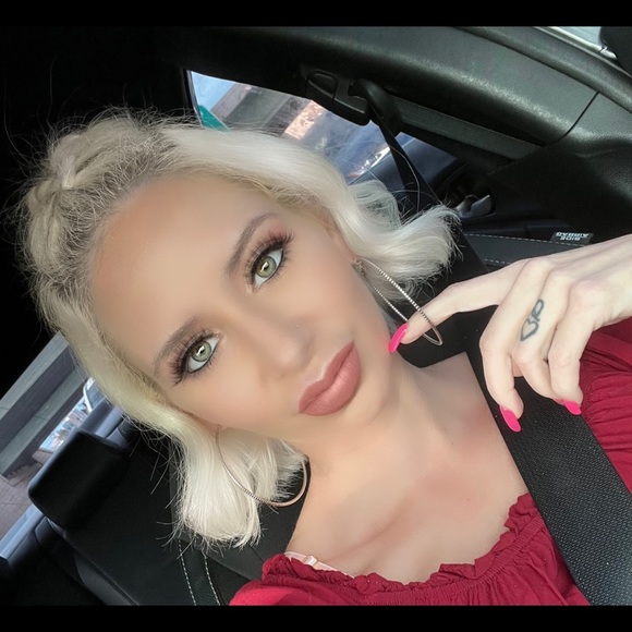 Meet your Posher, Brooke - Picture 1 of 12